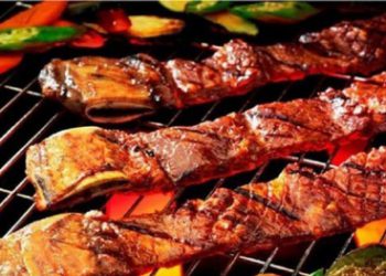 Cô gái 17 tuổi cấp cứu do ăn thịt nướng: Những thói quen cần loại bỏ ngay