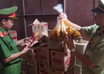 Thu mua bột chiên thực phẩm, xì dầu không rõ nguồn gốc về Lạng Sơn bán kiếm lời