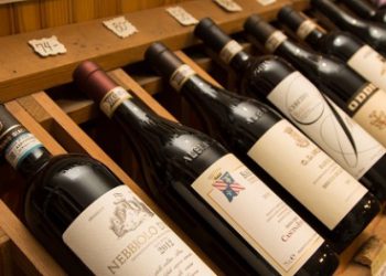 Cẩn trọng sản phẩm rượu vang giả trong dịp Tết