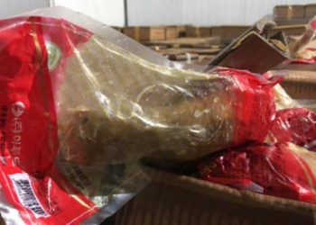 Hà Nội: Bắt giữ hàng chục tấn đùi gà tây đang trong quá trình ‘tái date’