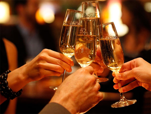 ‘Bỏ túi’ những nguyên tắc tránh ngộ độc rượu trong dịp Tết Canh Tý 2020
