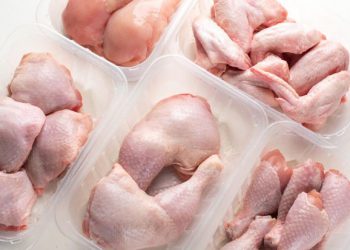 LOẠT SAI LẦM TAI HẠI KHI CHẾ BIẾN THỊT GÀ SỐNG KHIẾN BẠN RƯỚC BỆNH VÀO THÂN