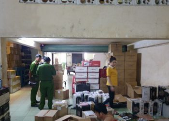 TP. HCM: Phát hiện kho chứa hàng chục nghìn chai rượu nghi nhập lậu