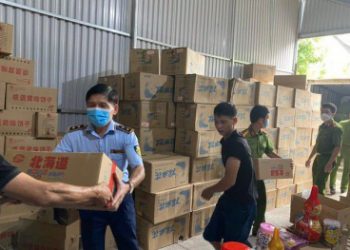 Hà Nội: Thu giữ hơn 1.000 hộp bánh kẹo không rõ nguồn gốc xuất xứ