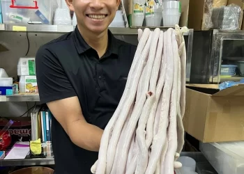 TikToker “Thế Lòng Se Điếu” gây tranh cãi với video lòng heo dài 40m