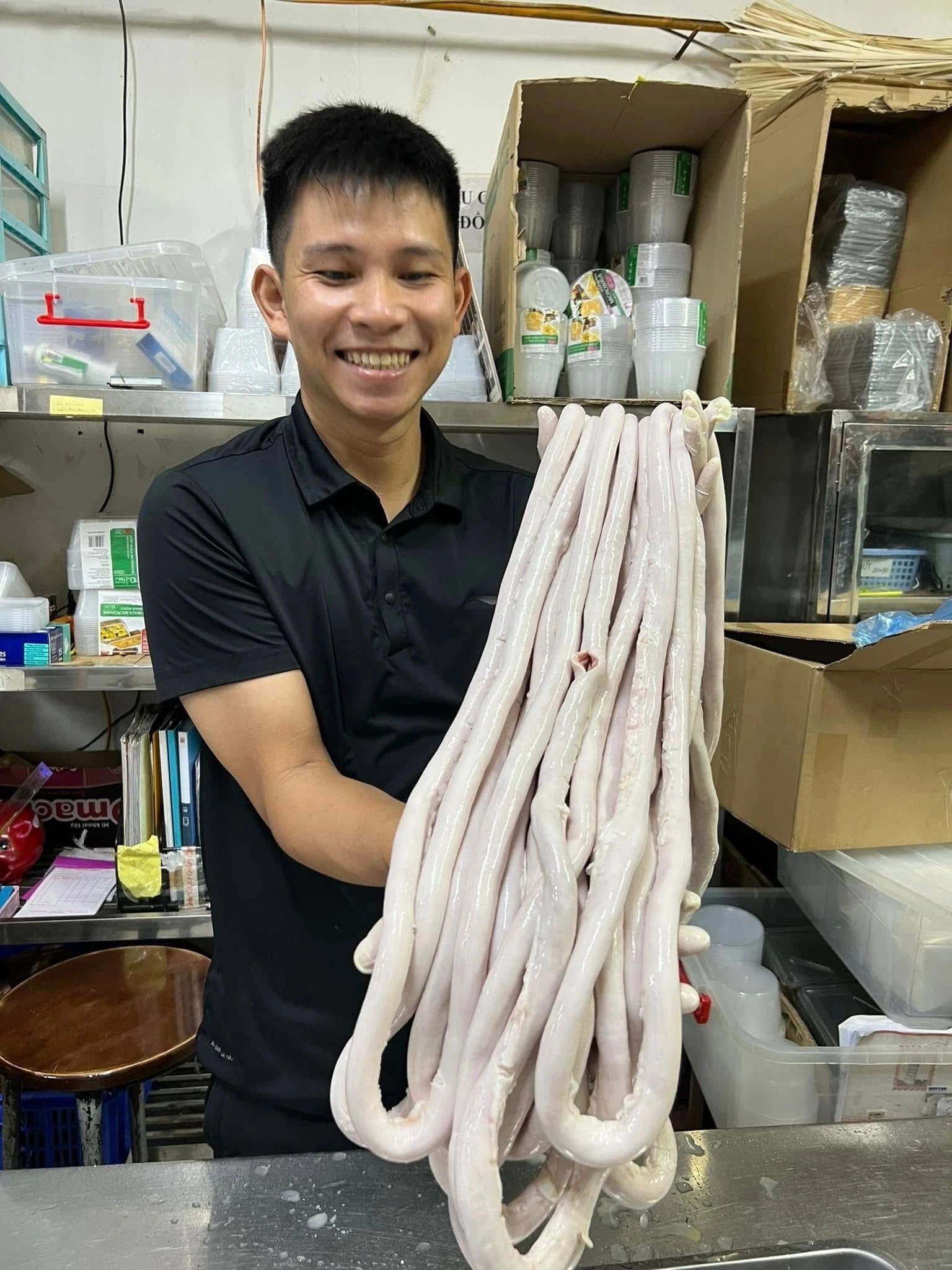 "Thế Lòng Se Điếu" đang là chủ thương hiệu quán ăn có 3 chi nhánh.